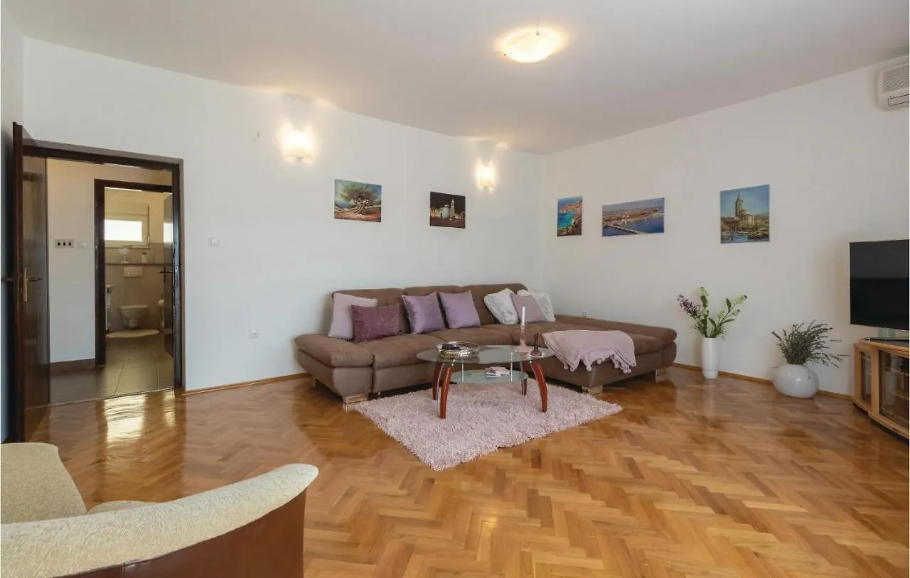 Lovely Apartment In Zadar With Wifi 0*,  Kroatien