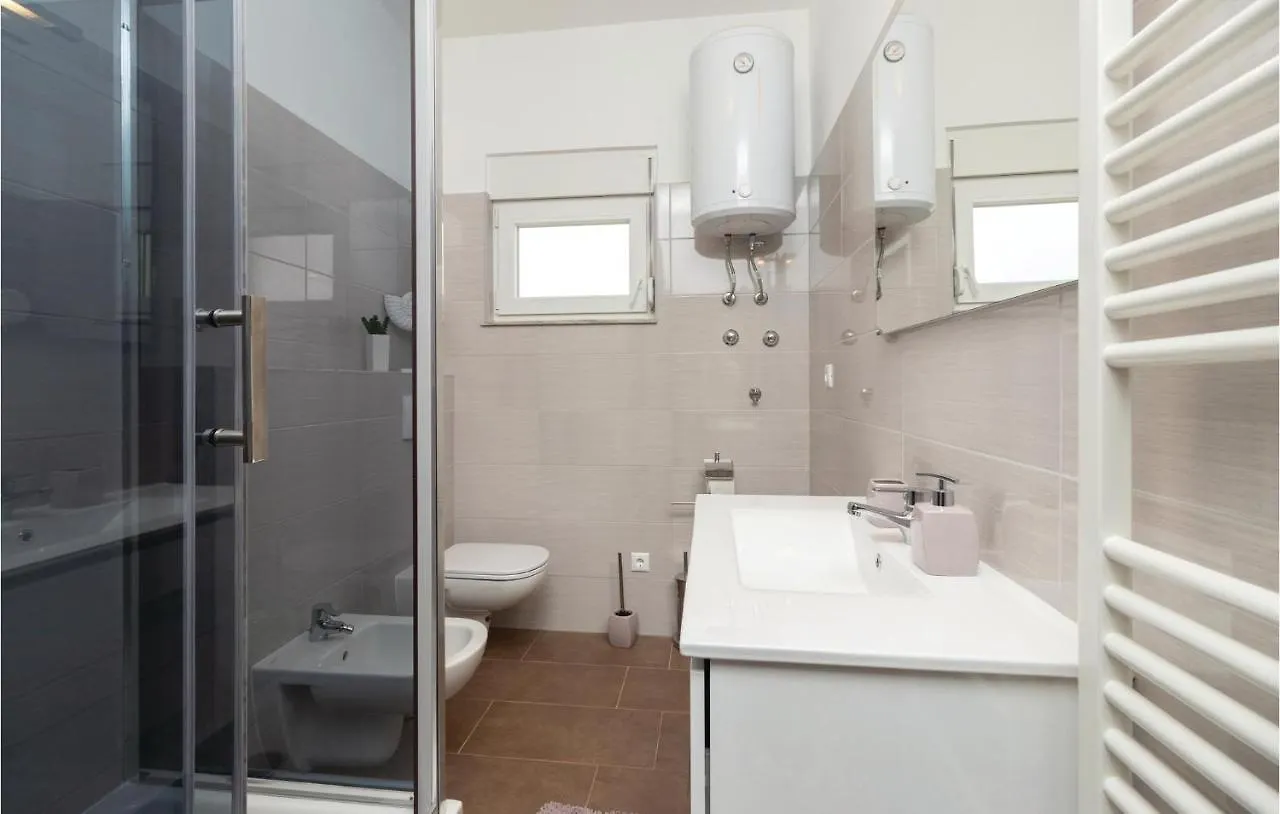 Lovely Apartment In Zadar With Wifi