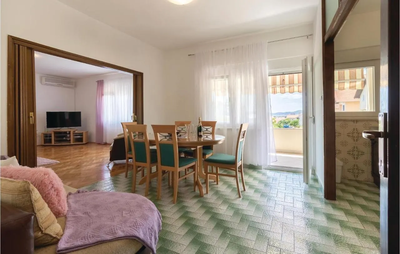 Lovely Apartment In Zadar With Wifi 0*,