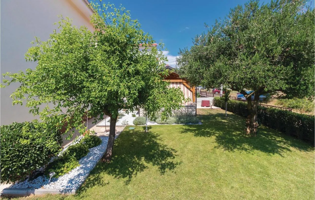Lovely Apartment In Zadar With Wifi 0*,  Kroatien